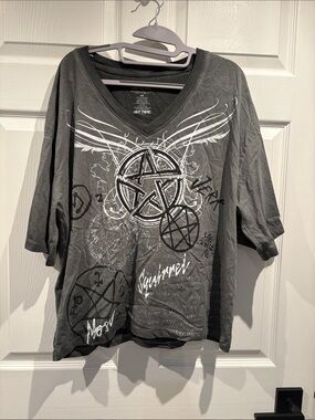 Hot Topic Women's  Gray Graphic V-Neck Super Natural Tee with White graphic